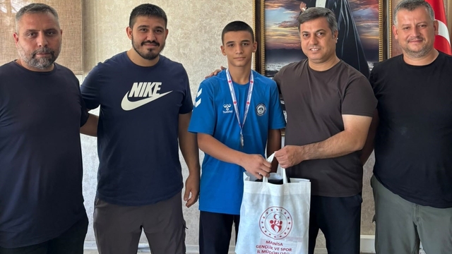 İl Müdürü Öztürk'ten Türkiye Şampiyonu Yaman'a kutlama