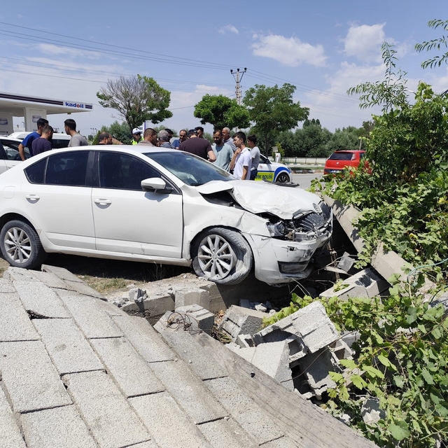 Van'da trafik kazası:2 yaralı
