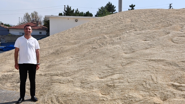 Beylikova Belediyesi tarımda rekor verime ulaştı
755 ton hububat hasat edildi, belediyeye 11 milyon liralık ek gelir sağlandı