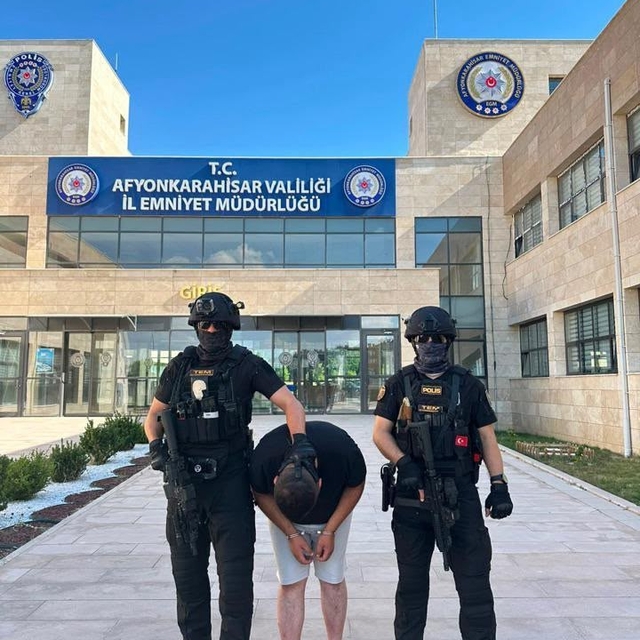 FETÖ/PDY üyesi Burkay Karatepe'nin saklanmasına yardım eden şüpheli tutukla...