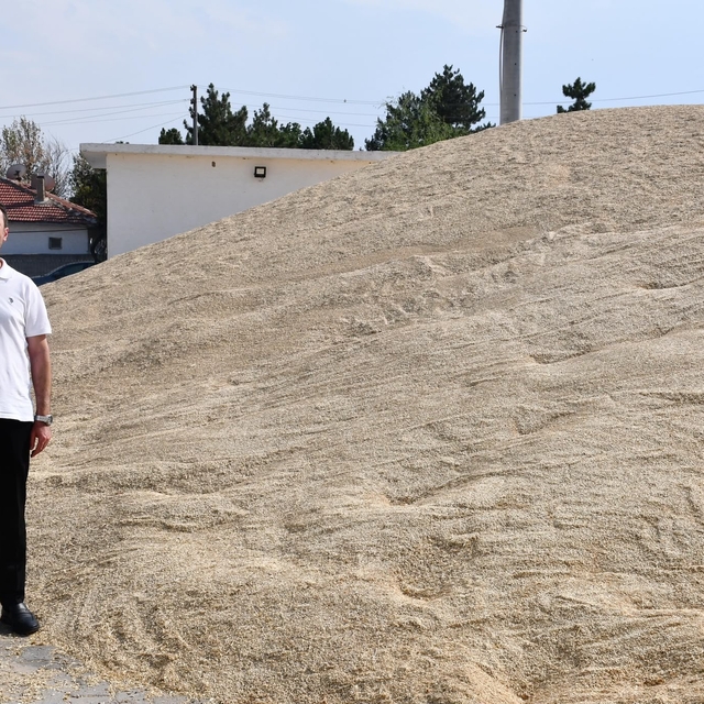 Beylikova Belediyesi tarımda rekor verime ulaştı
755 ton hububat hasat edil...