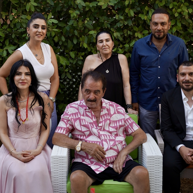 İbrahim Tatlıses'in evinde mutlu gün: Manevi kızına isteme töreninde beşi b...