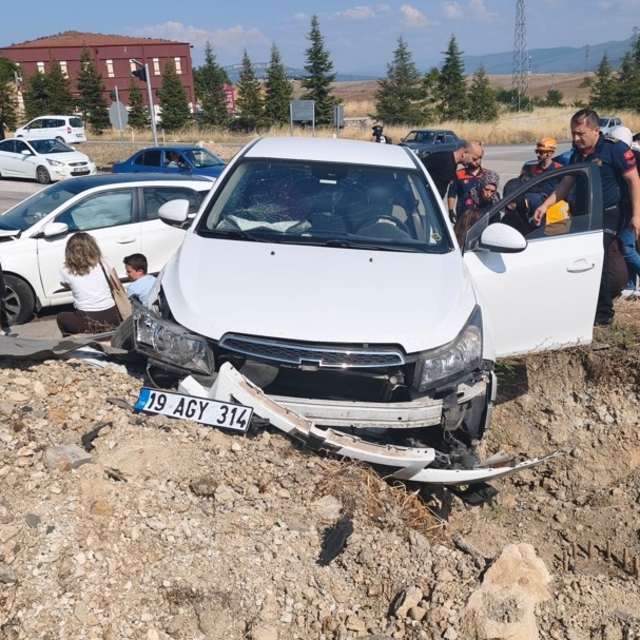 Karabük'te iki otomobil çarpıştı: 7 yaralı