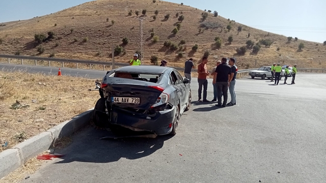 Malatya'da iki otomobil çarpıştı: 8 yaralı