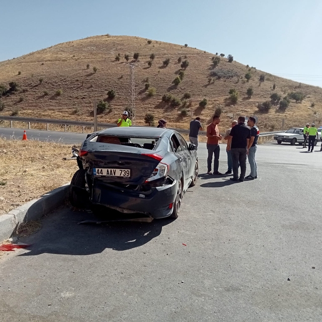 Malatya'da iki otomobil çarpıştı: 8 yaralı