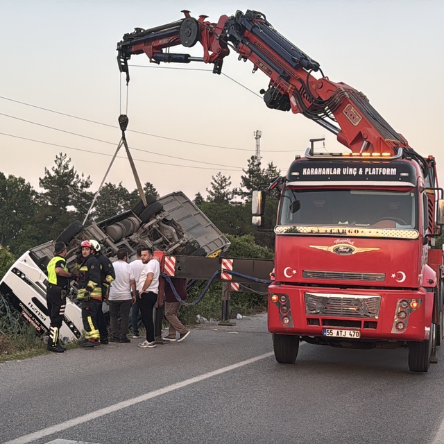 Samsun'da özel halk otobüsü şarampole devrildi: 21 yaralı