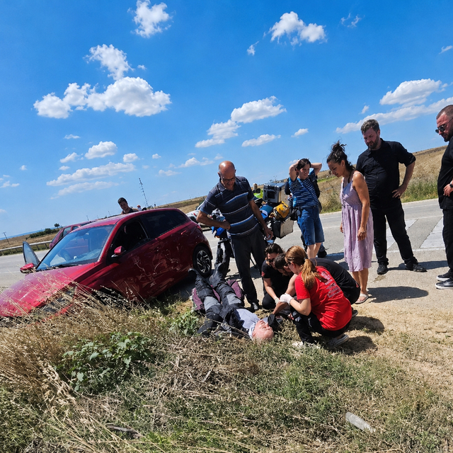 Otomobille çarpışan motosikletin sürücüsü yaralandı