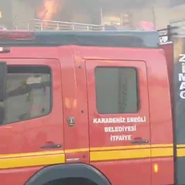 Elektrikli fırından çıkan yangın evi kullanılamaz hale getirdi