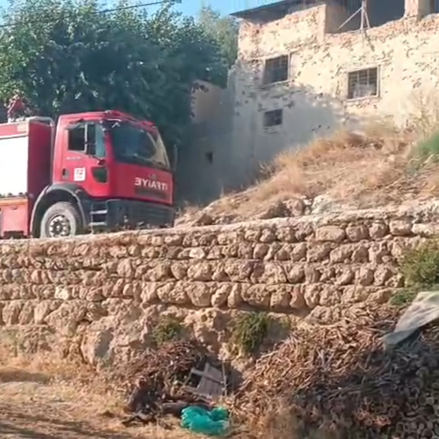 Malatya'da bahçe yangını yerleşim yerine sıçradı; 2 ahır, 1 ev zarar gördü