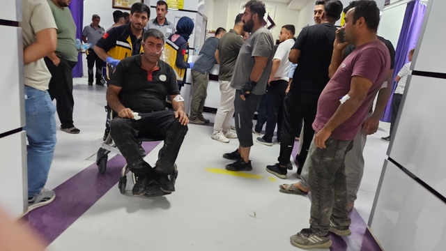 Malatya'daki yangında 1'i itfaiye eri 19 kişi dumandan etkilendi