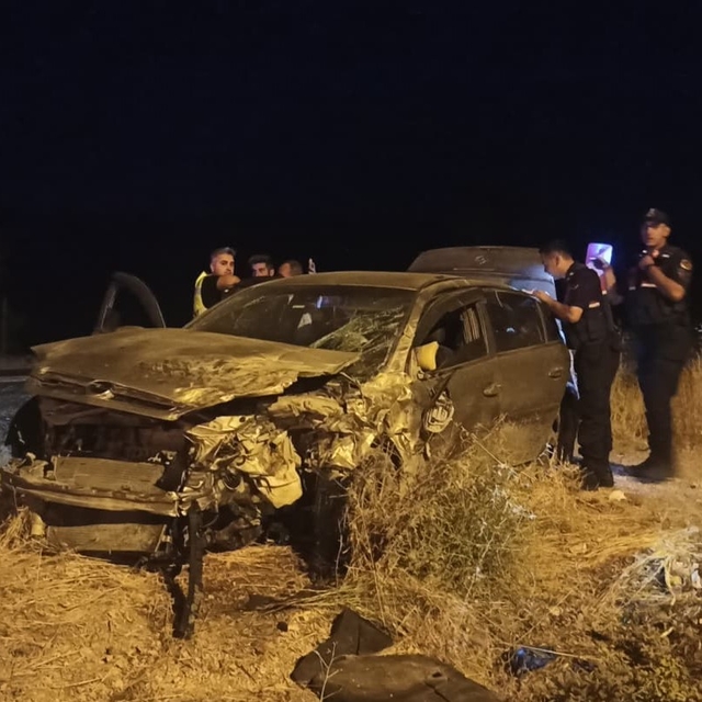 Tır ile iki otomobil çarpıştı: 7 yaralı