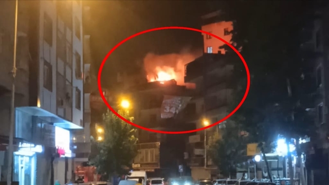 Diyarbakır'da binanın çatısı yandı; 2 gözaltı