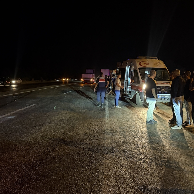 Malatya'da 3 araç zincirleme kazaya karıştı; 7 yaralı
