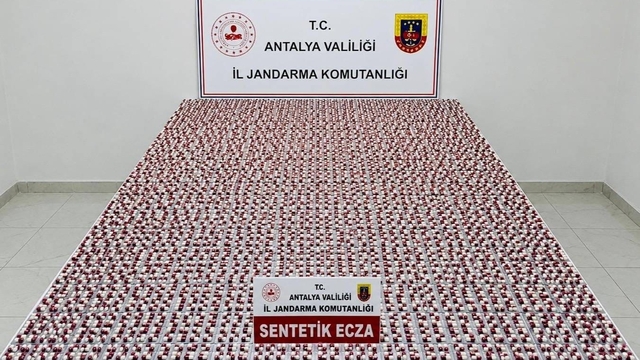 Antalya'da 15 bin 184 uyuşturucu hap ele geçirildi