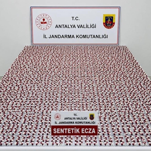 Antalya'da 15 bin 184 uyuşturucu hap ele geçirildi