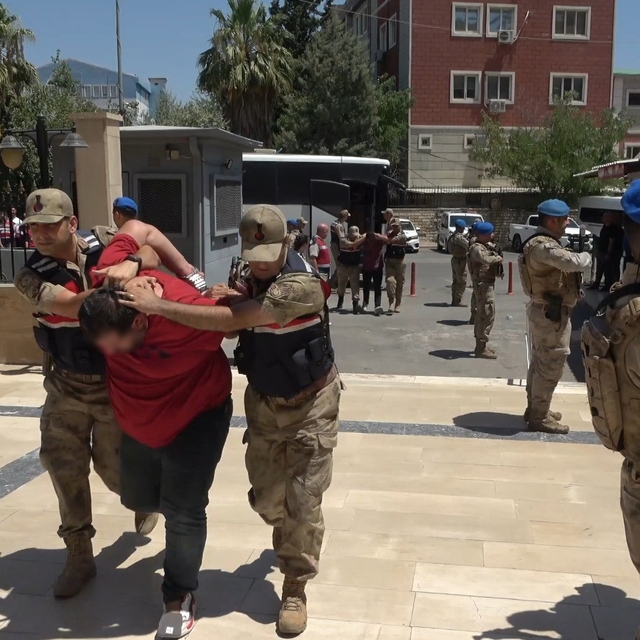 Şanlıurfa'da 12 kilo altın ile 2 milyon TL'yi gasp eden zanlılar tutuklandı