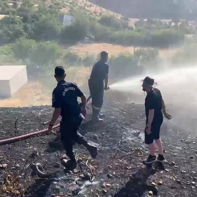 Örtü yangını söndürüldü