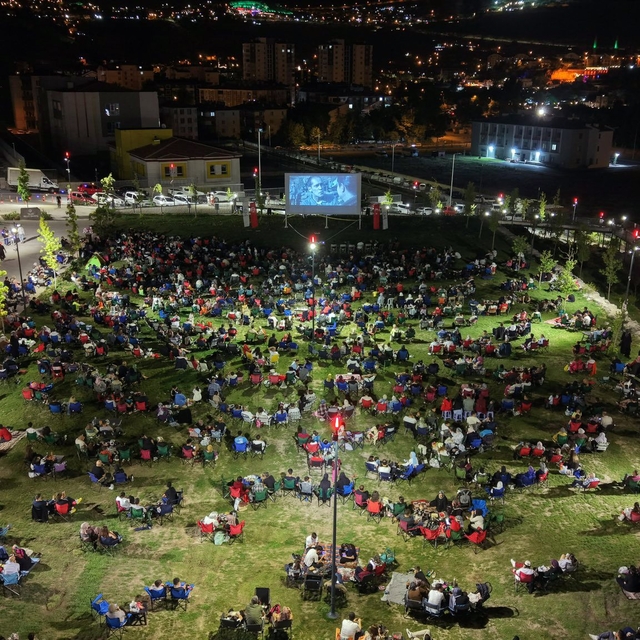 'Ayla' filmi vatandaşlardan büyük ilgi gördü
Talas'ta yıldızlar altında duy...