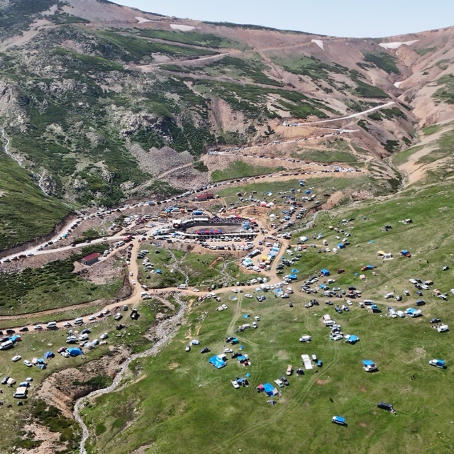 3 Bin rakımdaki Salikvan Yaylası'nda boğa güreşleri nefes kesti