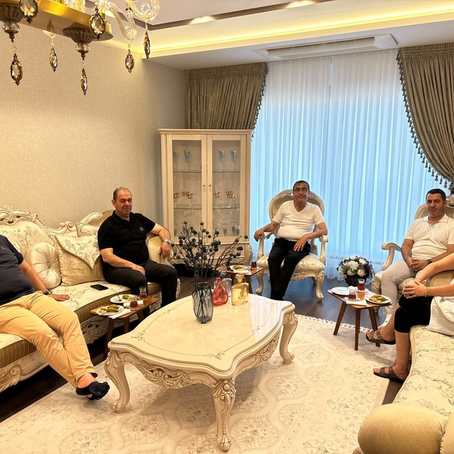 Milletvekili Bünyamin Bozgeyik'ten gazeteci Ali Babat'a 'geçmiş olsun' ziya...