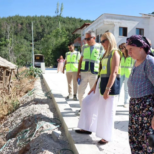 Merkezefendi'de akıllı kavşak ve üst yapı çalışmaları devam ediyor