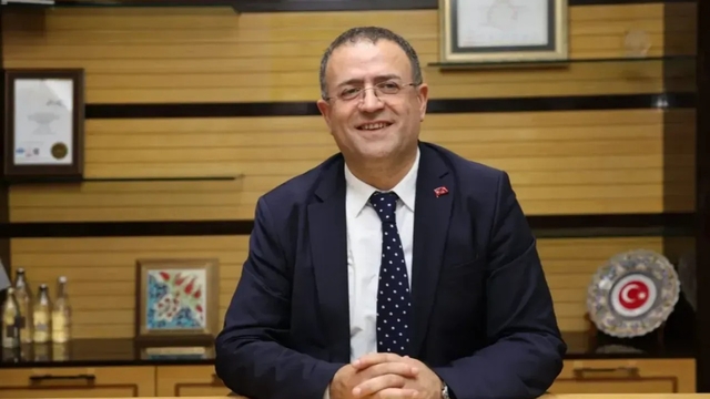 Derince Belediye Başkanı Gökçe, CHP'den istifa edip Yeni Parti'ye katıldı