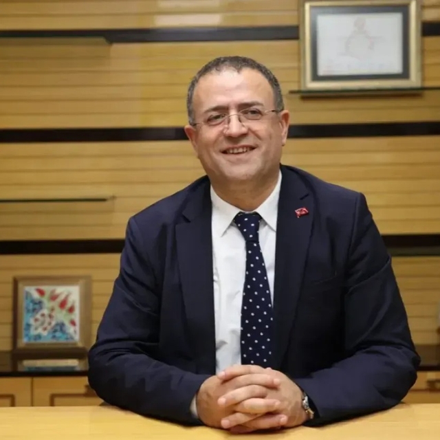Derince Belediye Başkanı Gökçe, CHP'den istifa edip Yeni Parti'ye katıldı
