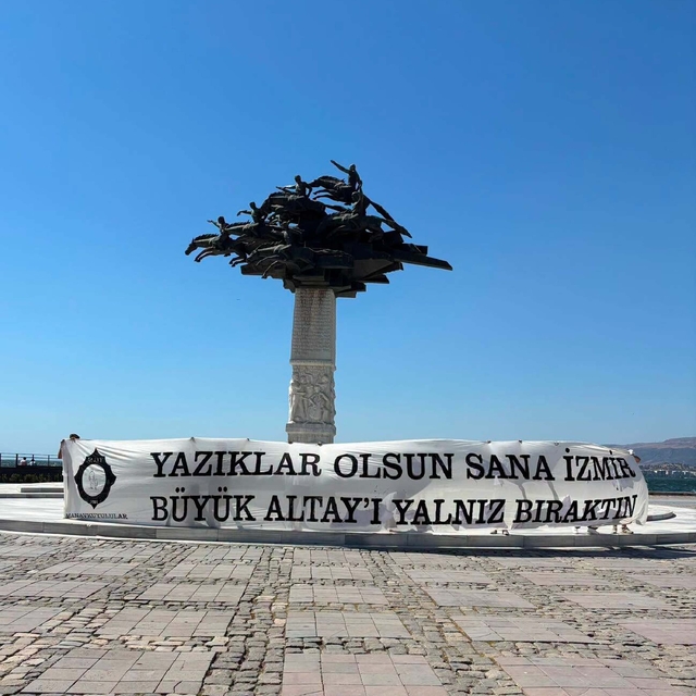 Altay'ın pankartı meydanlarda