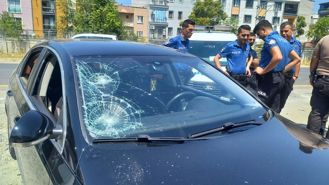 Manisa'da trafikte bıçaklı yol verme kavgası: 1 yaralı
