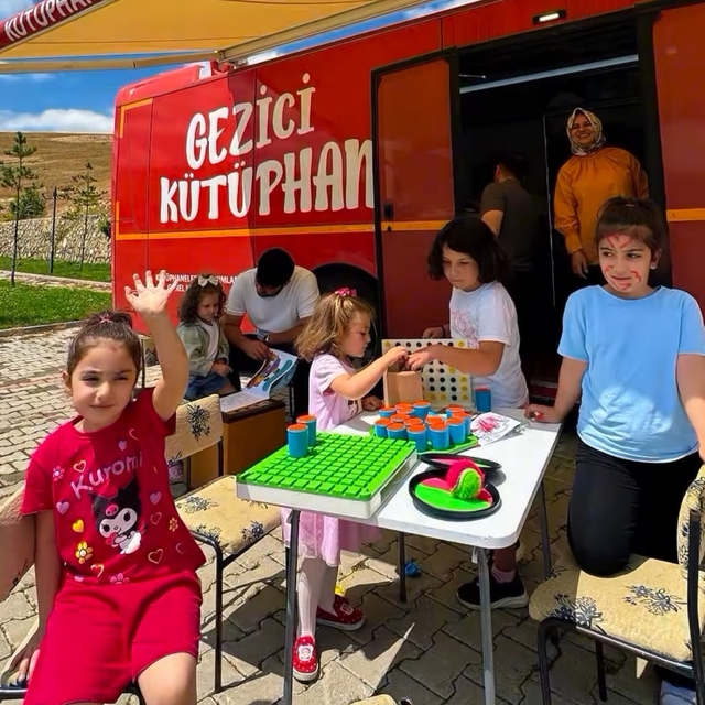 Gezici Kütüphane Gökçedere'de çocuklarla buluştu