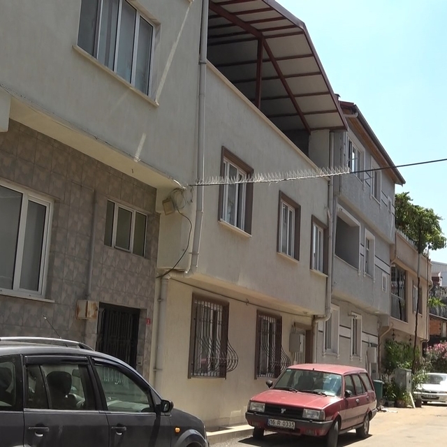 7 aylık hamile kadın, eşinin şiddetinden kaçmak için karşı balkona atlarken...