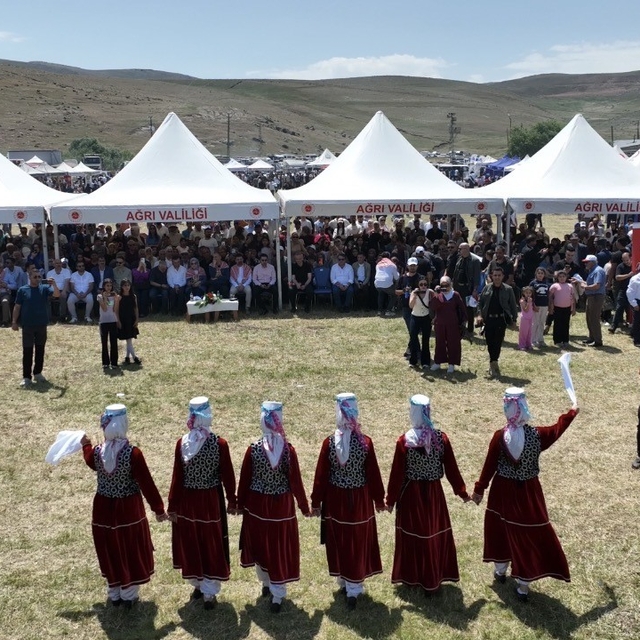 Türkiye'nin en yüksek rakımlı tatlı su gölü Balık Gölü'nde şenlik coşkusu