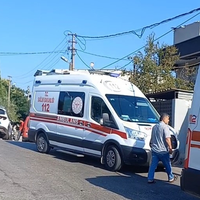 Motosikletle takip edip baba ve oğluna kurşun yağdırdı
Manisa'da motosiklet...