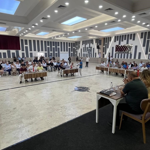 Kuşadası Meclisi'nde komisyonlar yenilendi, yeni projelere onay çıktı