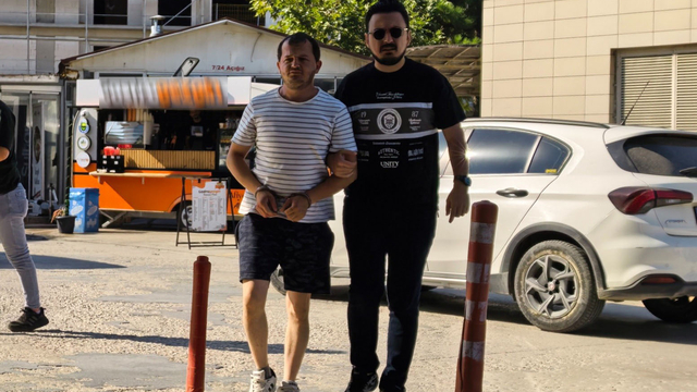 Polisten kaçan şüphelinin üzerinden ve aracından uyuşturucu çıktı