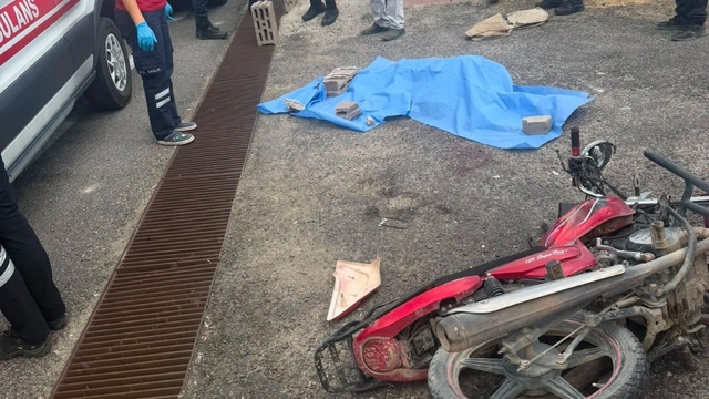 Kontrol çıkan motosiklet duvara çarptı
Kazada 13 yaşındaki sürücü hayatını kaybetti