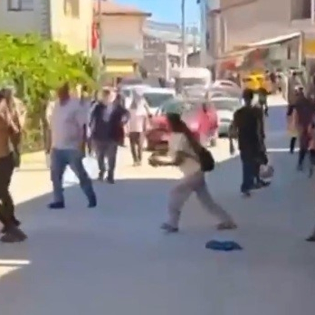 Malatya'da mevsimlik işçiler arasında meydan kavgası
Malatya'da sokak ortas...