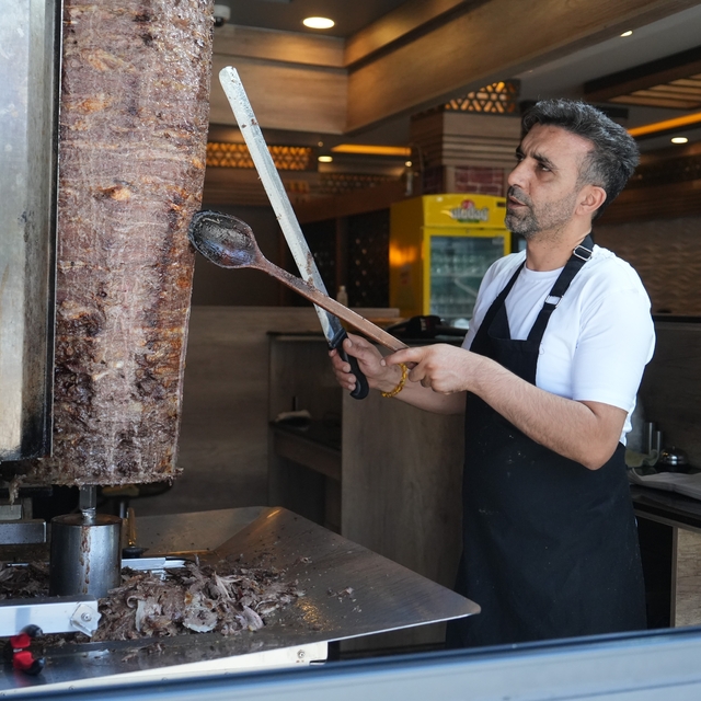 Muş'ta döner ustaları 60 dereceyi bulan sıcaklıkta mesai yapıyor