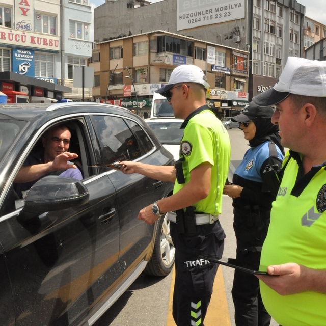 Motosiklet sürücülerine kaza uyarısı
Keşan'da motosiklet kazalarının önlenm...