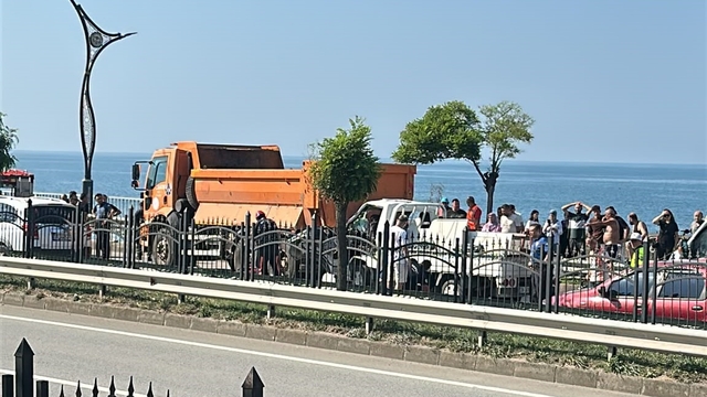 Giresun'da kamyonet kamyona arkadan çarptı: 4 yaralı