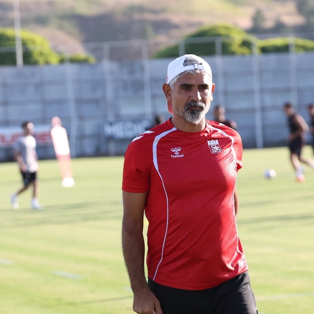İsmet Taşdemir: "Lige galibiyetle başlamak istiyoruz"
Sivasspor Teknik Dire...
