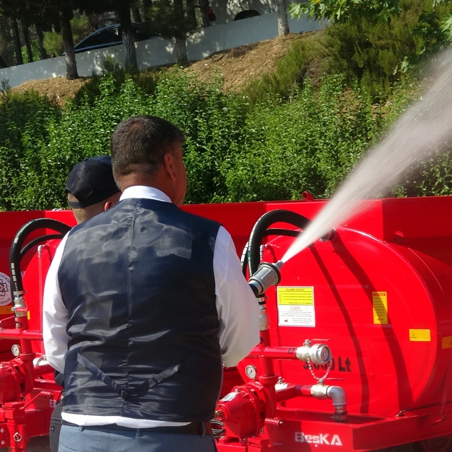 (BEKLESİN) Muğla Büyükşehir'den kırsal mahallelere yangın tankeri desteği