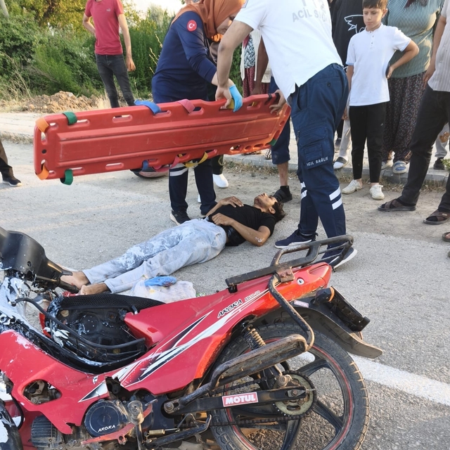 Forklifte çarpan motosiklet sürücüsü yaralandı