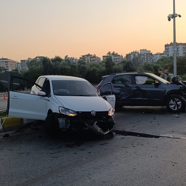 Aydın'da otomobille çarpışan araç refüje çıktı: 1 yaralı