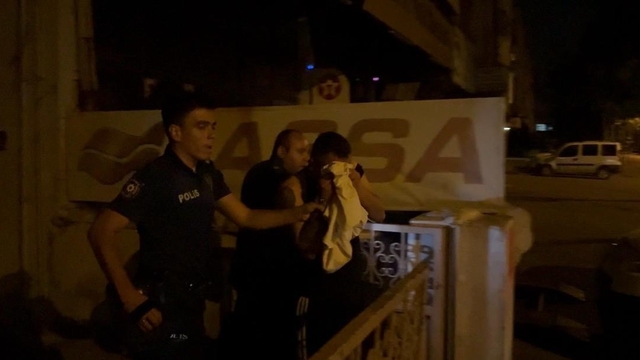 Polise mukavemet gösterip kaçmaya çalışan şahıslar, kovalamaca sonucu yakalandı
Kayseri'de çıkan bıçaklı kavgada 16 yaşındaki çocuk yüzünden yaralandı