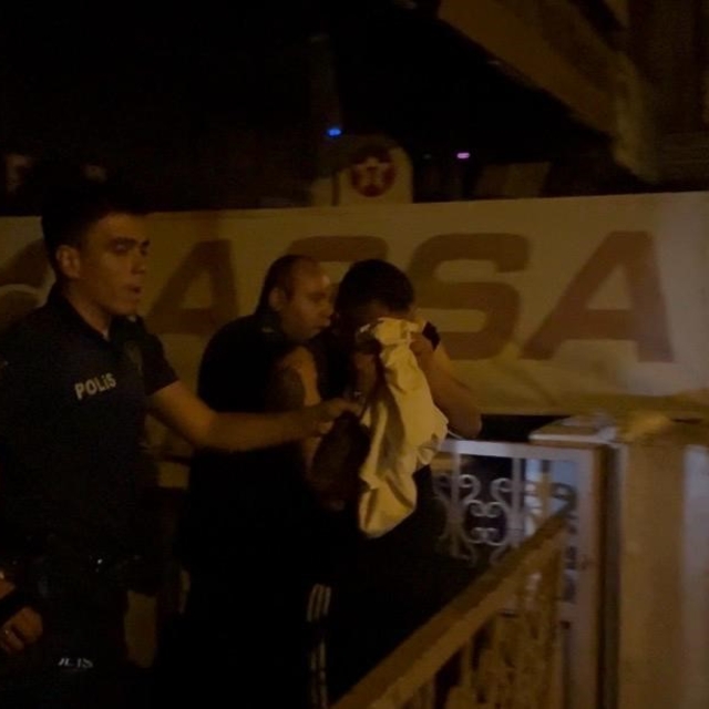Polise mukavemet gösterip kaçmaya çalışan şahıslar, kovalamaca sonucu yakal...
