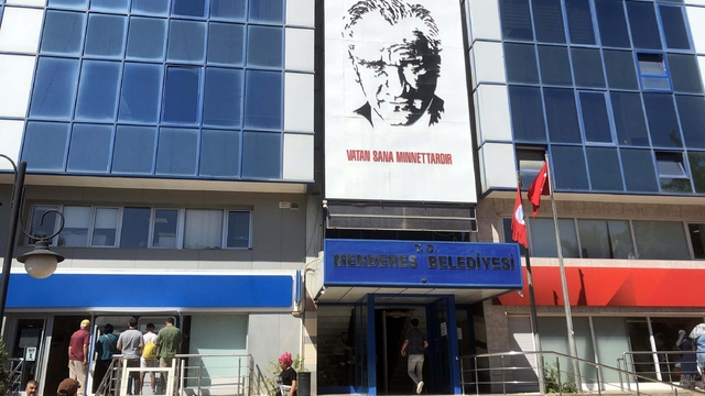 Menderes Belediyesi'ne operasyon: Başkanı Çiçek dahil, 13 şüpheli gözaltına alındı