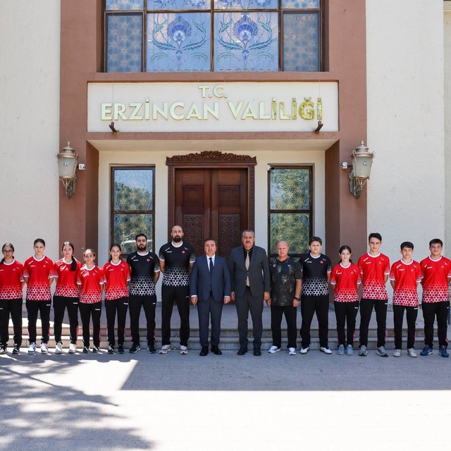 Milli badmintoncular Avrupa Şampiyonası öncesi Erzincan'da kampta