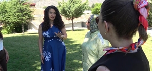 İş başvurusuna gidecekler dikkat: Kahverengi giyinmeyin, lacivert renkli kı...