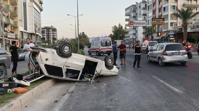 Çekicinin çarptığı otomobil ters döndü: Anne ve kızı yaralandı